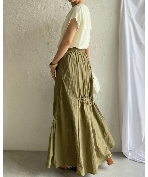 She's Closet(シーズクローゼット)の「Aラインボリュームフレアシャーリングドロストティアードロングスカート(スカート・レディース・アイボリー/オリーブ/ブラック・FREE)」の7枚目の写真