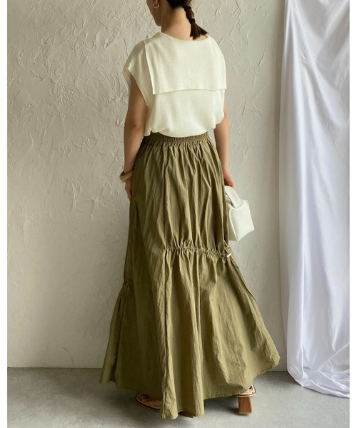 She's Closet(シーズクローゼット)の「Aラインボリュームフレアシャーリングドロストティアードロングスカート(スカート・レディース・アイボリー/オリーブ/ブラック・FREE)」の8枚目の写真