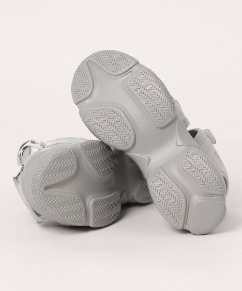 LOVETOXIC（ラブトキシック）の「厚底スポーツサンダル（スニーカー・キッズ・ライトグレー/ブラック/オフホワイト・S/M/L）」の5枚目の写真