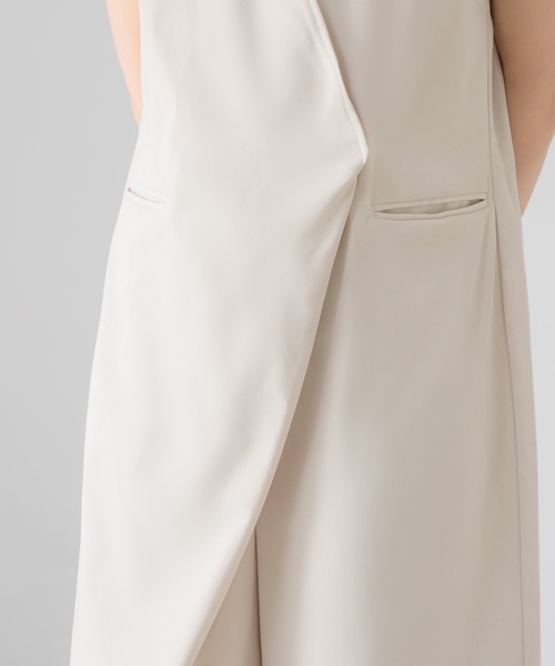 NEUNA（ヌナ）の「ノースリシンプルオールインワン/サロペット（サロペット/オーバーオール・レディース・アイボリー/ブラック・SMALL/MEDIUM/LARGE）」の13枚目の写真