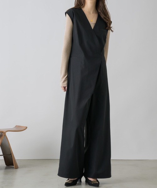 NEUNA（ヌナ）の「ノースリシンプルオールインワン/サロペット（サロペット/オーバーオール・レディース・アイボリー/ブラック・SMALL/MEDIUM/LARGE）」の4枚目の写真