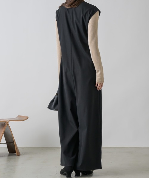 NEUNA（ヌナ）の「ノースリシンプルオールインワン/サロペット（サロペット/オーバーオール・レディース・アイボリー/ブラック・SMALL/MEDIUM/LARGE）」の21枚目の写真