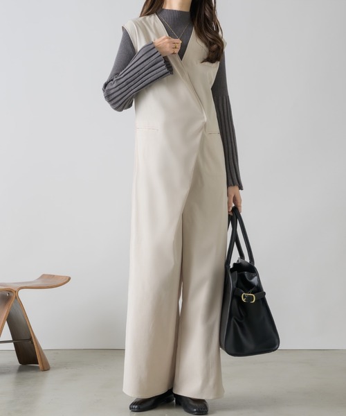 NEUNA（ヌナ）の「ノースリシンプルオールインワン/サロペット（サロペット/オーバーオール・レディース・アイボリー/ブラック・SMALL/MEDIUM/LARGE）」の16枚目の写真