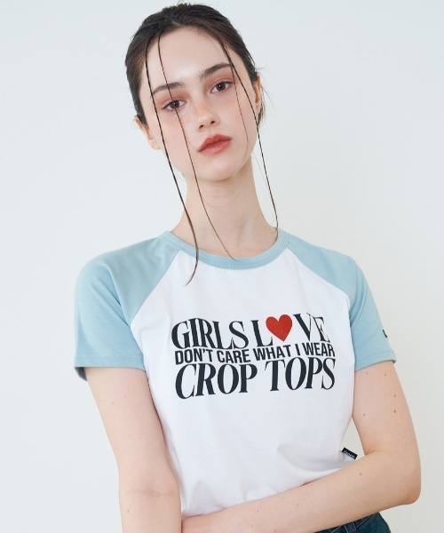 FANCY CLUB(ファンシークラブ)の「A'GEM/9 × .kom『 FANCY CLUB/ファンシークラブ』 COMELY RAGLAN TEE/カムリーラグラン 半袖カットソー(Tシャツ/カットソー・レディース・ブラック/ブルー・FREE)」の1枚目の写真