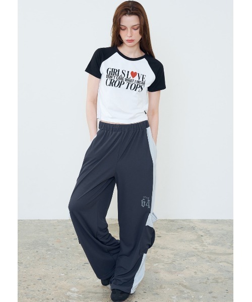 FANCY CLUB(ファンシークラブ)の「A'GEM/9 × .kom『 FANCY CLUB/ファンシークラブ』 COMELY RAGLAN TEE/カムリーラグラン 半袖カットソー(Tシャツ/カットソー・レディース・ブラック/ブルー・FREE)」の6枚目の写真