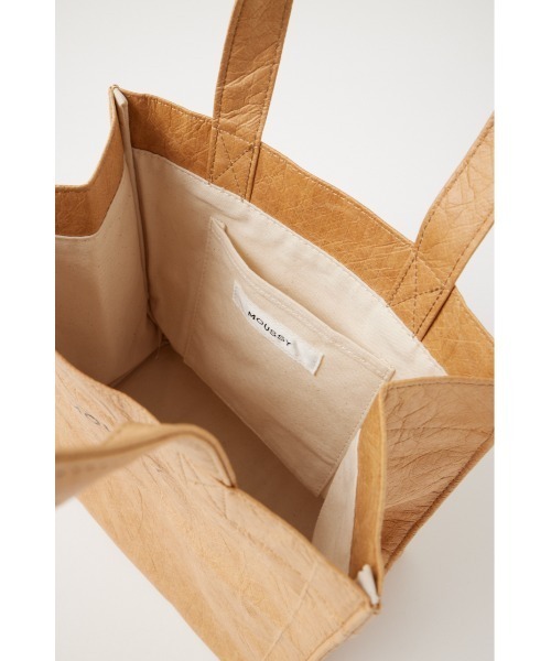 MOUSSY（マウジー）の「PAPER LIKE SHOPPERS バッグ（ハンドバッグ・レディース・ベージュ/シルバー・FREE）」の7枚目の写真