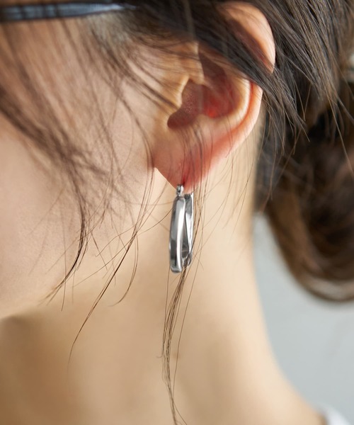 STYLE DELI（スタイルデリ）の「【金属アレルギー対策】ひねり台形ステンレスピアス（ピアス（両耳用）・レディース・ゴールド/シルバー・FREE）」の4枚目の写真