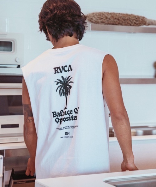 RVCA(ルーカ)の「RVCA メンズ 【AZUL】 RVCA X AZUL SLEECELE タンクトップ【2023年夏モデル】/ルーカ×アズールコラボレーションバックプリントノースリーブタンクトップ(タンクトップ・メンズ・ホワイト/ブラック・FREE)」の2枚目の写真
