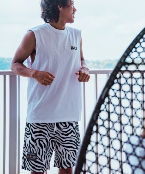 RVCA(ルーカ)の「RVCA メンズ 【AZUL】 RVCA X AZUL SLEECELE タンクトップ【2023年夏モデル】/ルーカ×アズールコラボレーションバックプリントノースリーブタンクトップ(タンクトップ・メンズ・ホワイト/ブラック・FREE)」の3枚目の写真