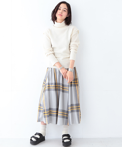 BEAMS BOY(ビームスボーイ)の「BEAMS BOY / 5ゲージ エリ袖リブ タートルネック(ニット/セーター・レディース・グレー/ブラウン/ナチュラル・ONE SIZE)」の15枚目の写真