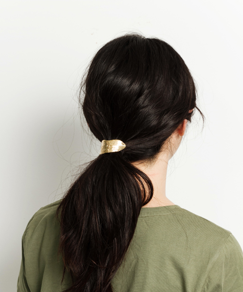 AMERICAN RAG CIE(アメリカンラグシー)の「AMERICAN RAG CIEフェザーヘアゴム/204-AKZ-NCAR1742(ヘアゴム・レディース・シルバー/ゴールド・FREE)」の3枚目の写真