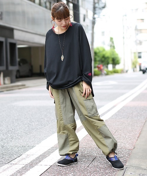 チチカカ(チチカカ)の「パッチワーク風カーゴパンツ【ユニセックス】(カーゴパンツ・メンズ・カーキ/ブラック・MEDIUM/LARGE)」の19枚目の写真