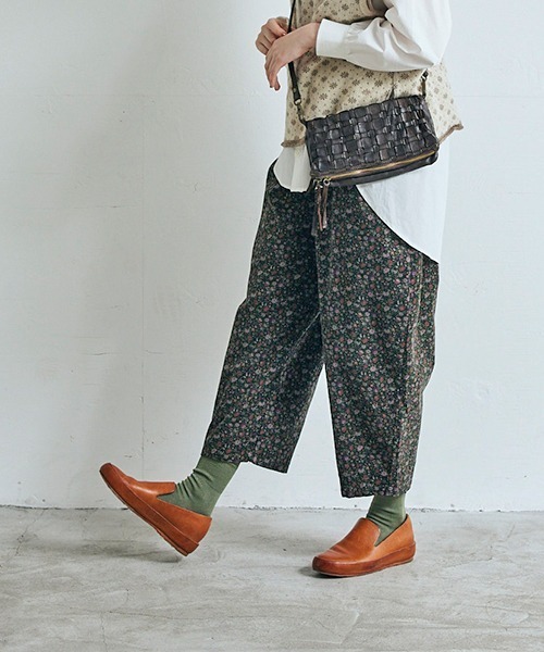 NARU FACTORY（ナルファクトリー）の「花柄コーデュロイ エッグパンツ