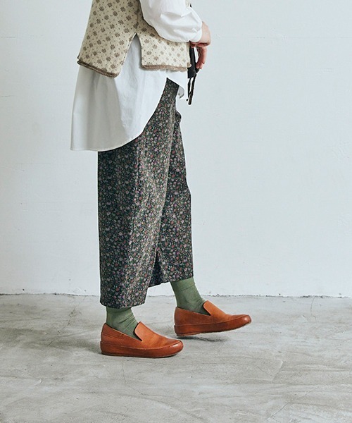 NARU FACTORY（ナルファクトリー）の「花柄コーデュロイ エッグパンツ（その他パンツ・レディース・グリーン系その他/ブラック・FREE）」の3枚目の写真