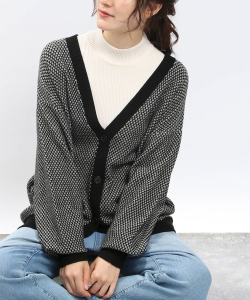 GLOBAL WORK Smile Seed Store（グローバルワーク スマイルシードストア）の「ジャガード柄Ｖカーデ/908047（カーディガン/ボレロ・レディース・グレー系その他7/ホワイト系その他7/ダークグレー・LARGE/MEDIUM/SMALL/X-LARGE）」の3枚目の写真