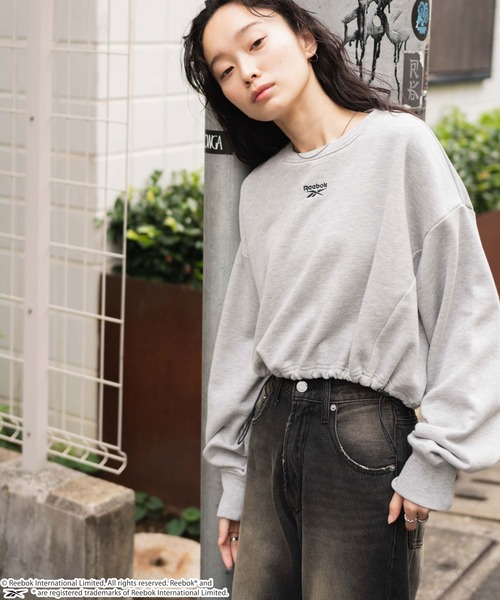 グランドセール 貴重Reebok リーボッククロップドボリュームスリーブスウェット トップス