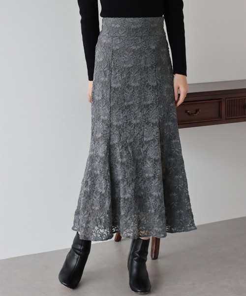 BLUEEAST（ブルーイースト）の「起毛フラワーレースマーメイドスカート（スカート・レディース・チャコールグレー/ブラック/モカ・LARGE/MEDIUM）」の3枚目の写真