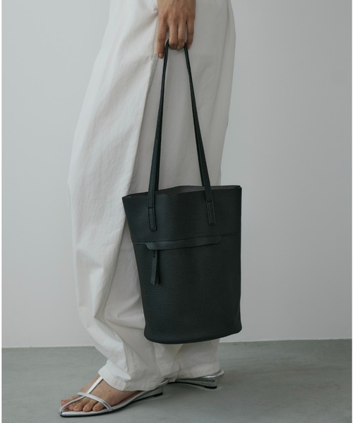 Libra Cue(リブラ キュー)の「レザーライクバケツトート(トートバッグ・レディース・ブラック/ブラウン・FREE)」の8枚目の写真