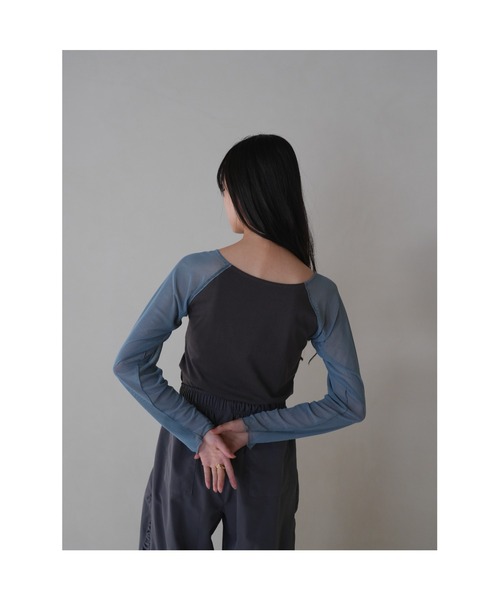 Uenui（ウニュイ）の「【ZOZO限定】スリーブ スウィッチング トップス シアー シースルー 透け感 カットソー バイカラー ツートーン（Tシャツ/カットソー・レディース・レッド/ブルー/グリーン・FREE）」の16枚目の写真