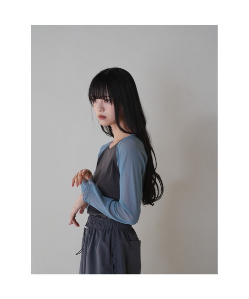 Uenui（ウニュイ）の「【ZOZO限定】スリーブ スウィッチング トップス シアー シースルー 透け感 カットソー バイカラー ツートーン（Tシャツ/カットソー・レディース・レッド/ブルー/グリーン・FREE）」の15枚目の写真