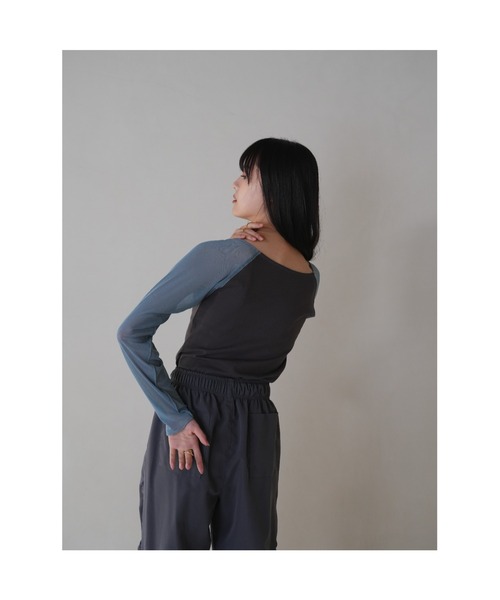 Uenui（ウニュイ）の「【ZOZO限定】スリーブ スウィッチング トップス シアー シースルー 透け感 カットソー バイカラー ツートーン（Tシャツ/カットソー・レディース・レッド/ブルー/グリーン・FREE）」の19枚目の写真