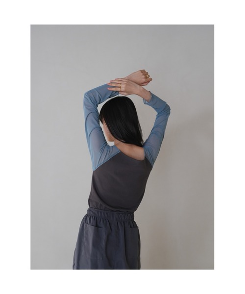 Uenui（ウニュイ）の「【ZOZO限定】スリーブ スウィッチング トップス シアー シースルー 透け感 カットソー バイカラー ツートーン（Tシャツ/カットソー・レディース・レッド/ブルー/グリーン・FREE）」の20枚目の写真