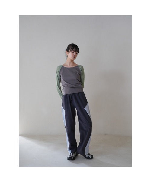 Uenui（ウニュイ）の「【ZOZO限定】スリーブ スウィッチング トップス シアー シースルー 透け感 カットソー バイカラー ツートーン（Tシャツ/カットソー・レディース・レッド/ブルー/グリーン・FREE）」の8枚目の写真