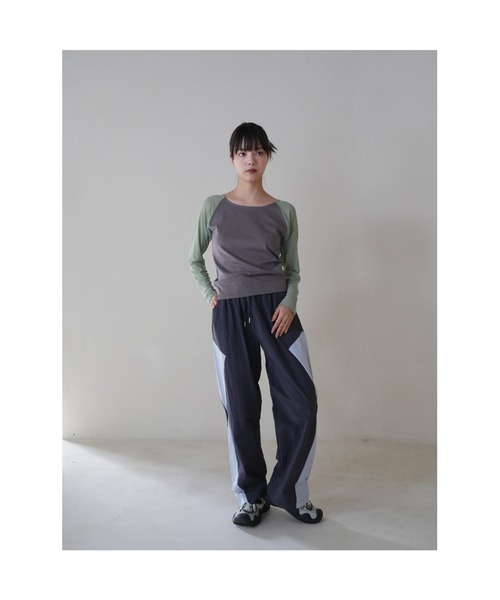 Uenui（ウニュイ）の「【ZOZO限定】スリーブ スウィッチング トップス シアー シースルー 透け感 カットソー バイカラー ツートーン（Tシャツ/カットソー・レディース・レッド/ブルー/グリーン・FREE）」の10枚目の写真