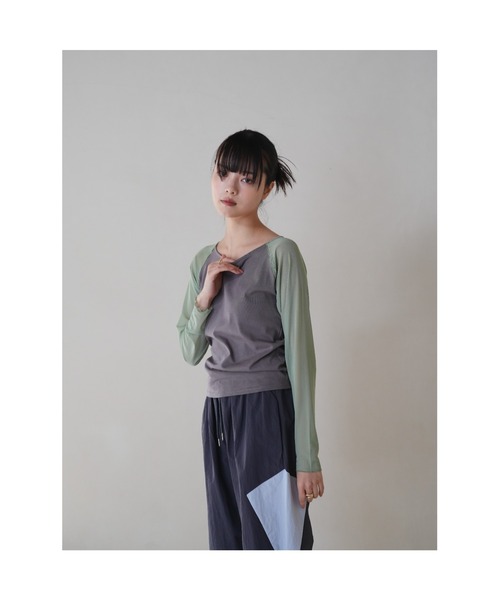 Uenui（ウニュイ）の「【ZOZO限定】スリーブ スウィッチング トップス シアー シースルー 透け感 カットソー バイカラー ツートーン（Tシャツ/カットソー・レディース・レッド/ブルー/グリーン・FREE）」の12枚目の写真