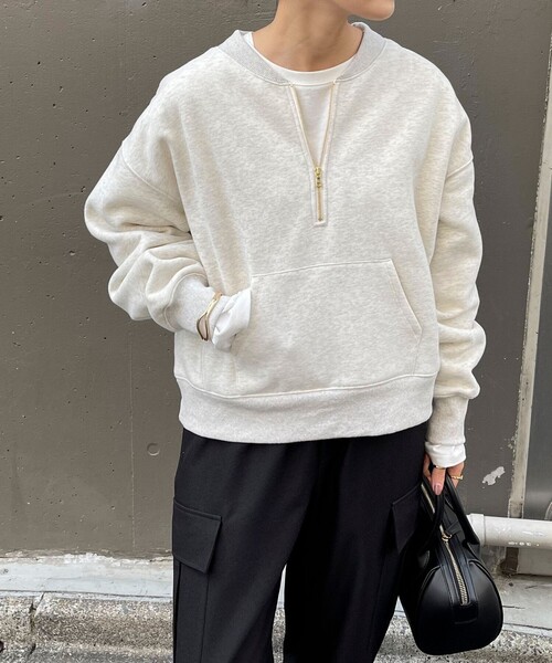 fredy emue（フレディエミュ）の「ショート丈ハーフジップスウェット（スウェット・レディース・ネイビー/チャコールグレー/アイボリー・38）」の2枚目の写真