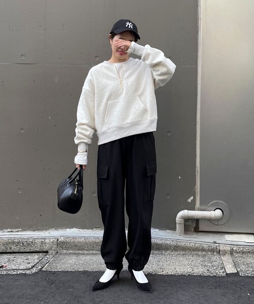 fredy emue（フレディエミュ）の「ショート丈ハーフジップスウェット（スウェット・レディース・ネイビー/チャコールグレー/アイボリー・38）」の4枚目の写真