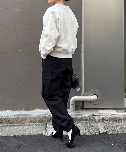 fredy emue（フレディエミュ）の「ショート丈ハーフジップスウェット（スウェット・レディース・ネイビー/チャコールグレー/アイボリー・38）」の6枚目の写真