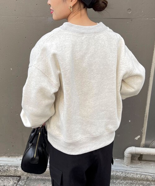 fredy emue（フレディエミュ）の「ショート丈ハーフジップスウェット（スウェット・レディース・ネイビー/チャコールグレー/アイボリー・38）」の10枚目の写真