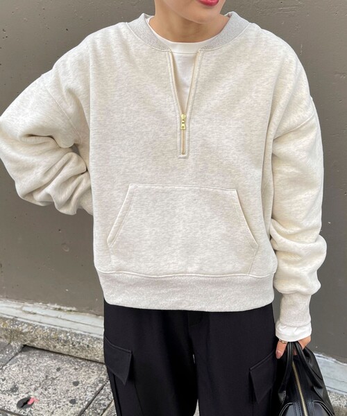 fredy emue（フレディエミュ）の「ショート丈ハーフジップスウェット（スウェット・レディース・ネイビー/チャコールグレー/アイボリー・38）」の11枚目の写真
