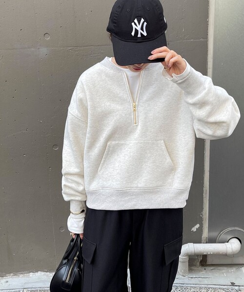 fredy emue（フレディエミュ）の「ショート丈ハーフジップスウェット（スウェット・レディース・ネイビー/チャコールグレー/アイボリー・38）」の12枚目の写真