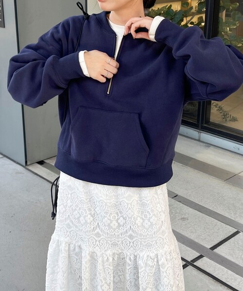 fredy emue（フレディエミュ）の「ショート丈ハーフジップスウェット（スウェット・レディース・ネイビー/チャコールグレー/アイボリー・38）」の13枚目の写真