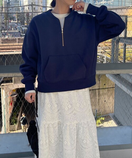 fredy emue（フレディエミュ）の「ショート丈ハーフジップスウェット（スウェット・レディース・ネイビー/チャコールグレー/アイボリー・38）」の20枚目の写真