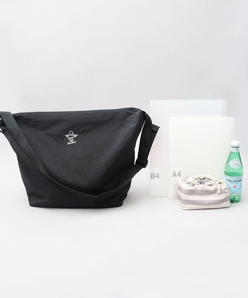 THRASHER（スラッシャー）の「撥水加工 リップストップナイロン ビッグショルダーバッグ GONZ シワナイロンシリーズ（ショルダーバッグ・メンズ・ブラック・FREE）」の8枚目の写真