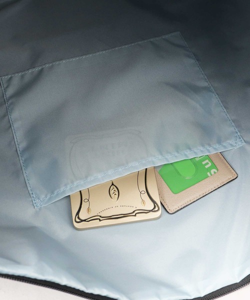 THRASHER（スラッシャー）の「撥水加工 リップストップナイロン ビッグショルダーバッグ GONZ シワナイロンシリーズ（ショルダーバッグ・メンズ・ブラック・FREE）」の10枚目の写真