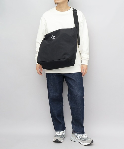 THRASHER（スラッシャー）の「撥水加工 リップストップナイロン ビッグショルダーバッグ GONZ シワナイロンシリーズ（ショルダーバッグ・メンズ・ブラック・FREE）」の21枚目の写真