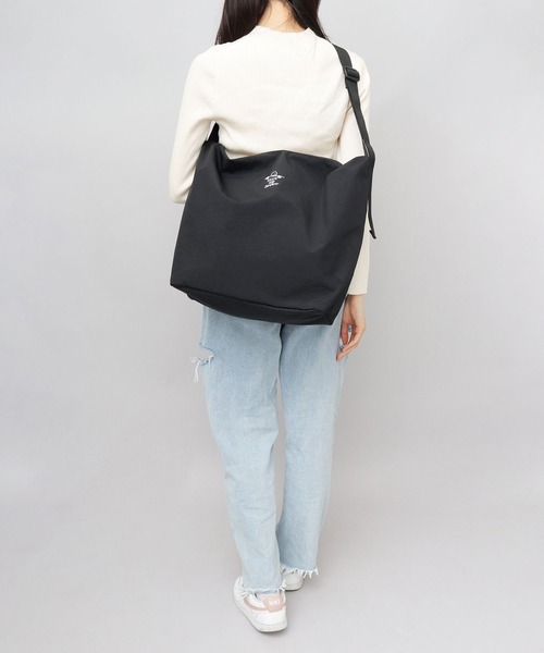 THRASHER（スラッシャー）の「撥水加工 リップストップナイロン ビッグショルダーバッグ GONZ シワナイロンシリーズ（ショルダーバッグ・メンズ・ブラック・FREE）」の22枚目の写真