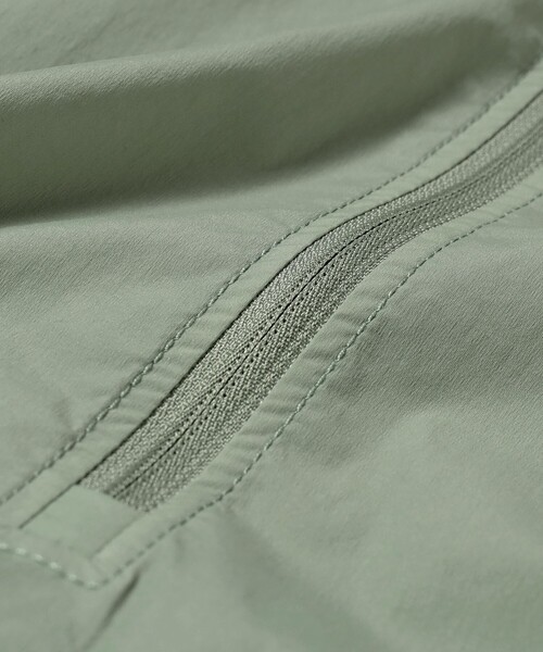 BEAMS(ビームス)の「BEAMS / ハーフジップ テック フーディ(ブルゾン・メンズ・ミント/ライトグレー・M/XL/L/S)」の13枚目の写真