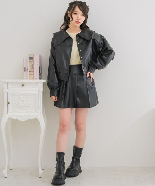 ems excite(エムズエキサイト)の「ハート釦FレザーBZ(ブルゾン・レディース・ライトベージュ/ブラック・FREE)」の3枚目の写真