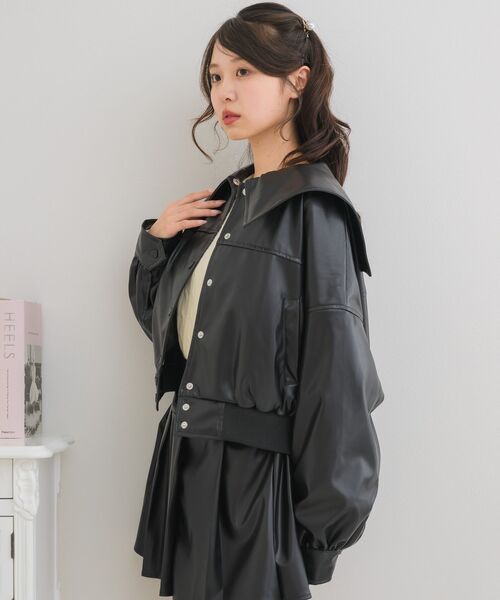 ems excite(エムズエキサイト)の「ハート釦FレザーBZ(ブルゾン・レディース・ライトベージュ/ブラック・FREE)」の9枚目の写真