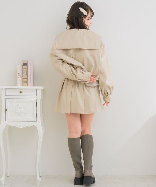 ems excite(エムズエキサイト)の「ハート釦FレザーBZ(ブルゾン・レディース・ライトベージュ/ブラック・FREE)」の14枚目の写真