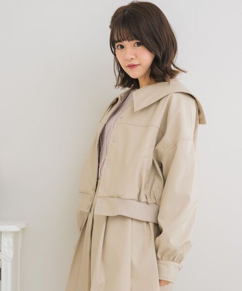 ems excite(エムズエキサイト)の「ハート釦FレザーBZ(ブルゾン・レディース・ライトベージュ/ブラック・FREE)」の17枚目の写真