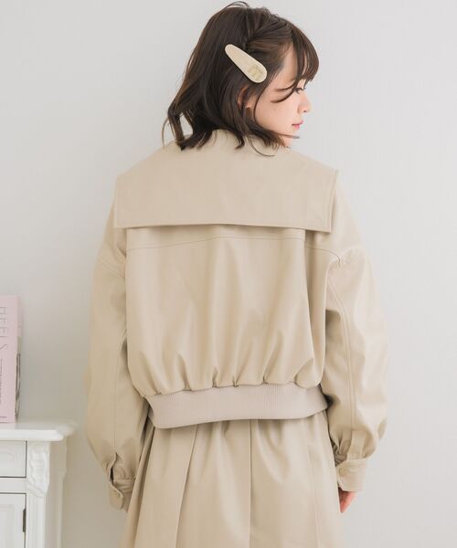 ems excite(エムズエキサイト)の「ハート釦FレザーBZ(ブルゾン・レディース・ライトベージュ/ブラック・FREE)」の18枚目の写真