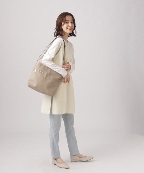 SHOO・LA・RUE(シューラルー)の「【プレゼントにも】毎日持ちたい ポケット切り換えショルダーバッグ(ショルダーバッグ・レディース・ピンク系/ライトパープル/ブラック/ライトベージュ/グレー/ブルー・00)」の8枚目の写真