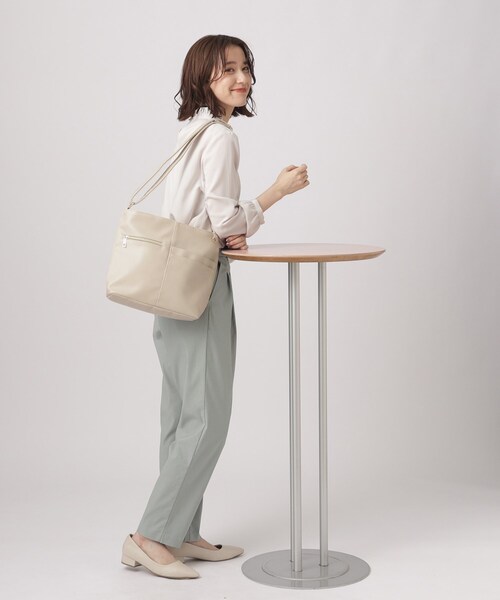 SHOO・LA・RUE(シューラルー)の「【プレゼントにも】毎日持ちたい ポケット切り換えショルダーバッグ(ショルダーバッグ・レディース・ピンク系/ライトパープル/ブラック/ライトベージュ/グレー/ブルー・00)」の12枚目の写真