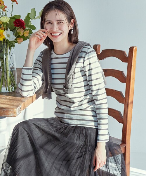 23区(ニジュウサンク)の「【SLOW/一部店舗限定】ミドルフライスジャージー 長袖カットソー(Tシャツ/カットソー・レディース・ライトグレー系1/ブラック系1/グリーン系/ホワイト系・40/38)」の3枚目の写真